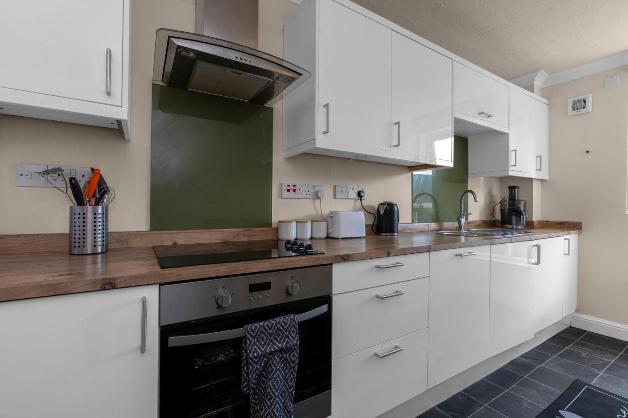 2 Bedroom In With Free Parking
